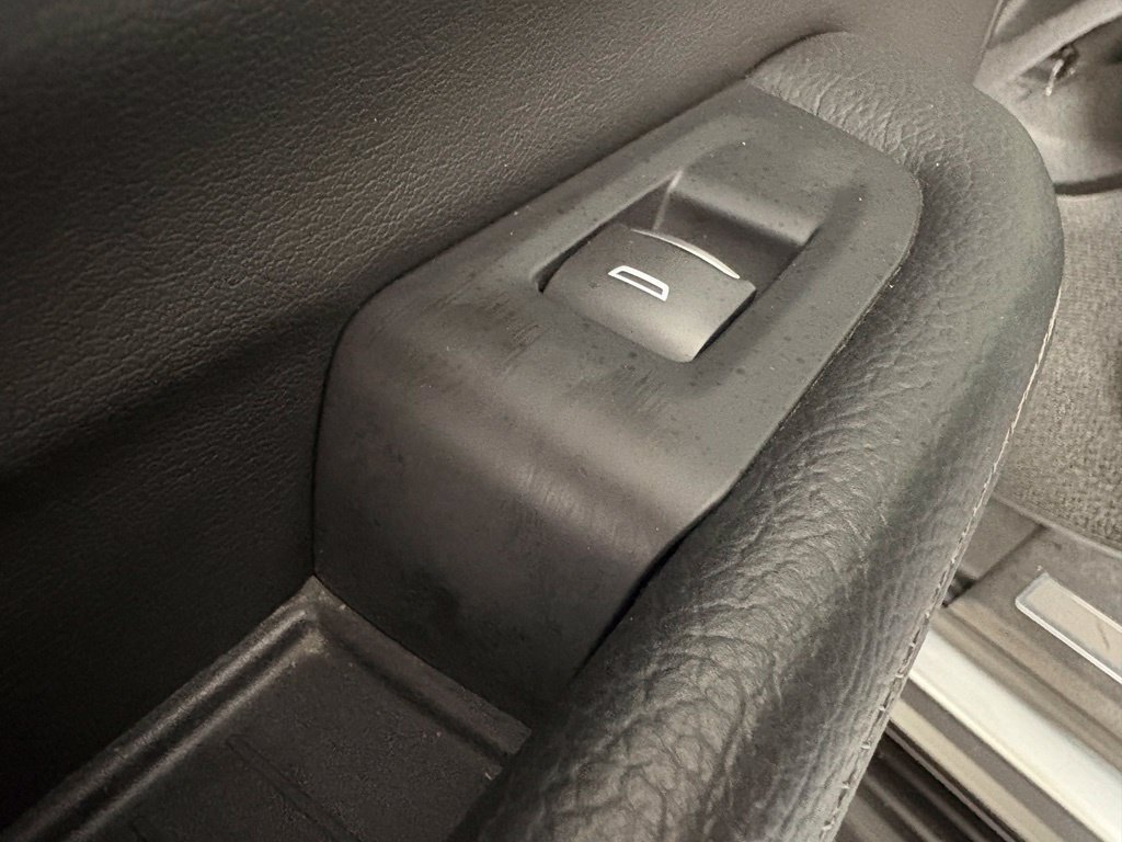 Used 2025 GMC Yukon XL Denali AWD/4WD image 39