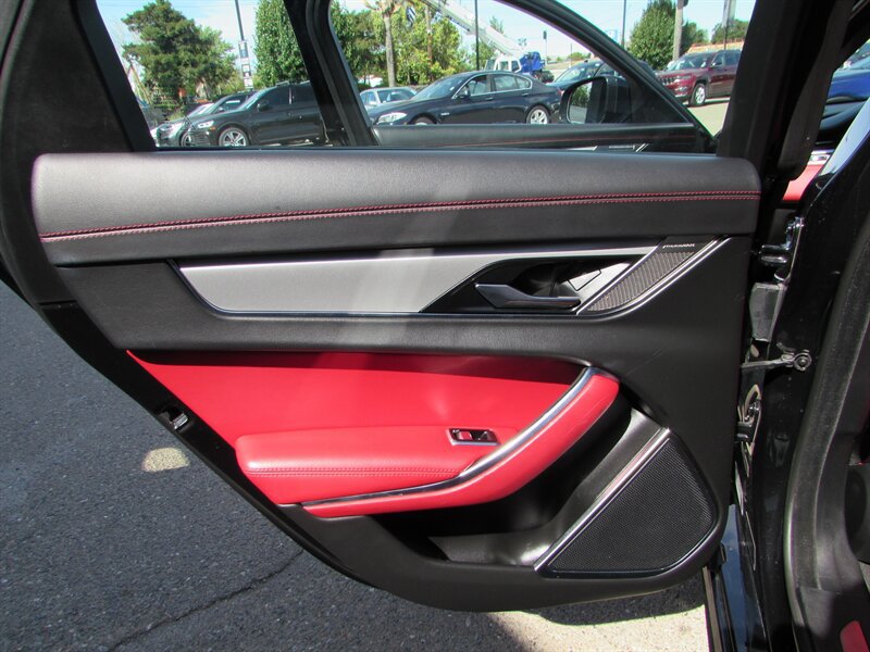 Used 2021 Jaguar XF R-Dynamic SE AWD/4WD image 23