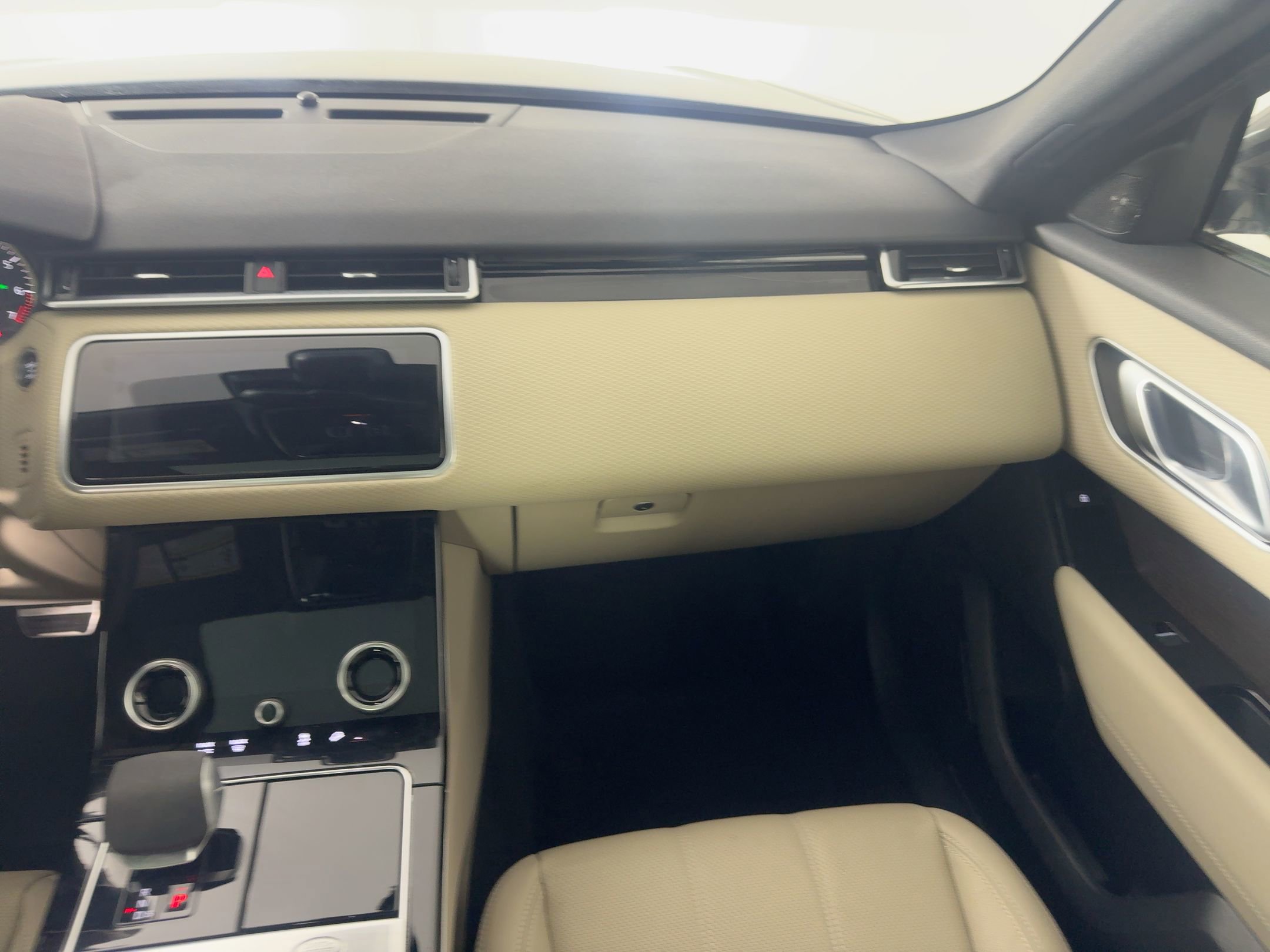 Used 2023 Land Rover Range Rover Velar R-Dynamic S image 51