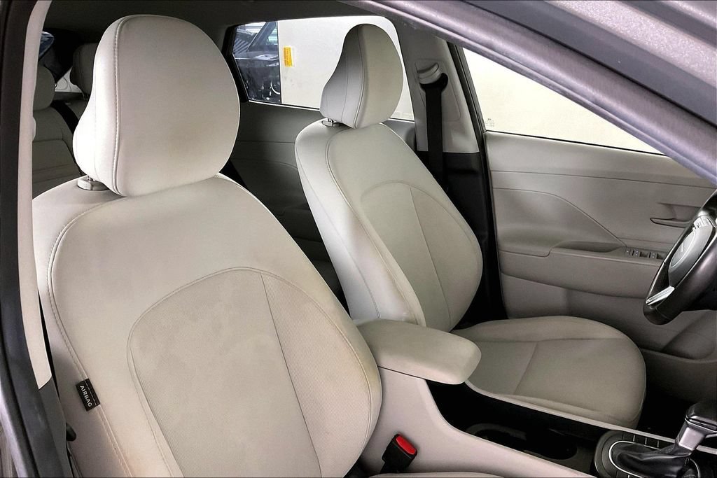 Used 2025 Hyundai Kona SEL FWD image 6