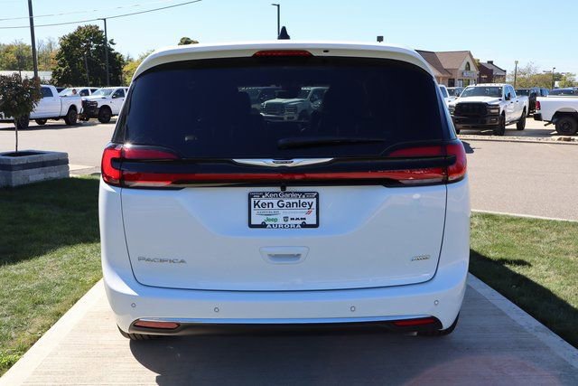 New 2026 Chrysler Pacifica Select image 34