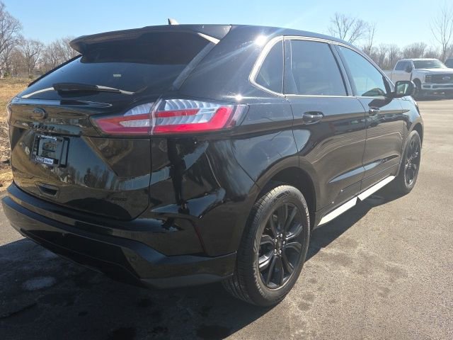 Certified 2024 Ford Edge SE w/ Black Appearance Package image 8