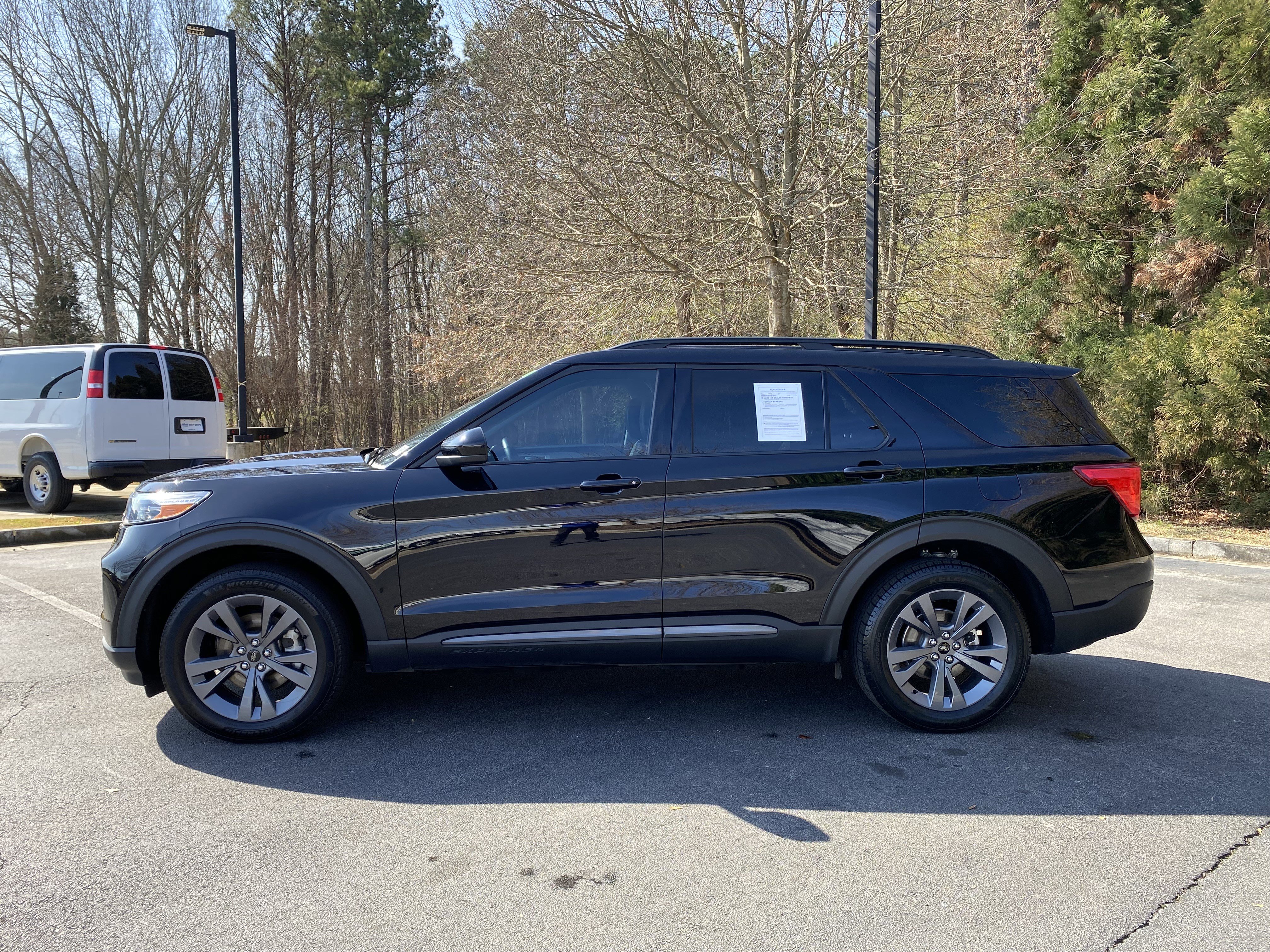 Used 2023 Ford Explorer XLT w/ Equipment Group 202A image 6