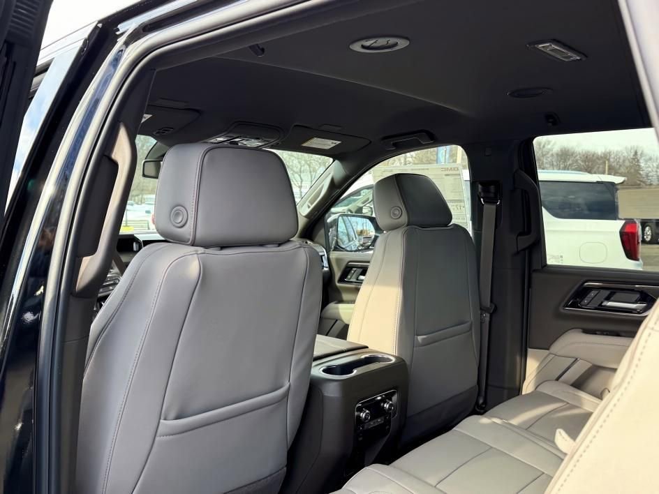 New 2026 GMC Yukon Elevation image 9