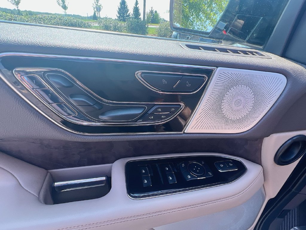 Used 2022 Lincoln Navigator L Reserve AWD/4WD image 15