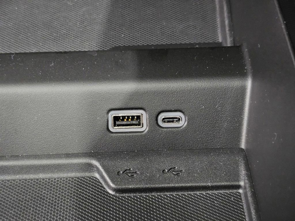 Used 2025 Chevrolet Suburban High Country AWD/4WD image 22