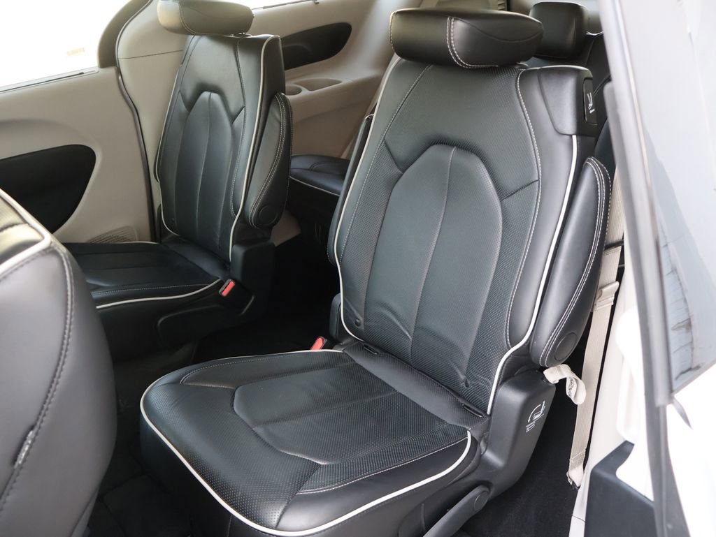Used 2024 Chrysler Pacifica Limited image 12