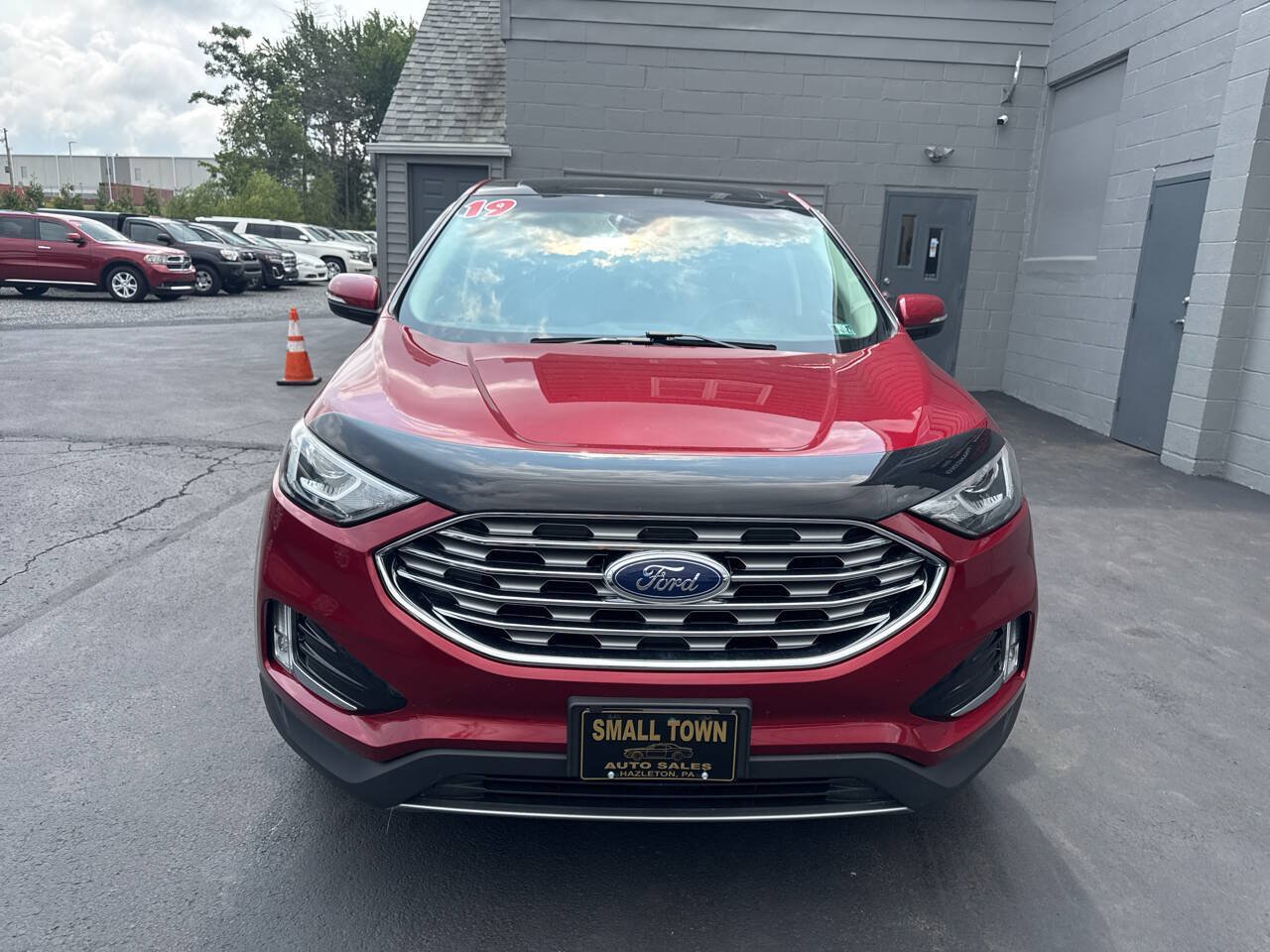 Used 2019 Ford Edge Titanium w/ Cold Weather Package AWD/4WD image 2