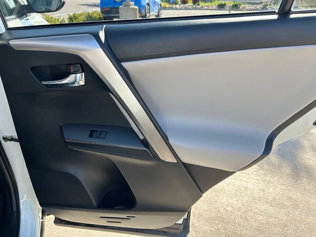 Used 2018 Toyota RAV4 XLE FWD image 29