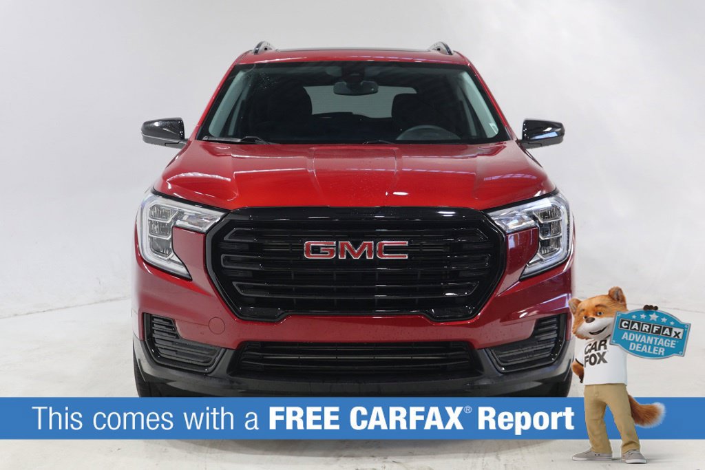 Used 2023 GMC Terrain SLE w/ Driver Convenience Package FWD image 2