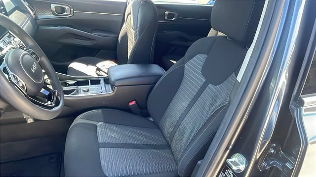 Used 2023 Kia Sorento LX FWD image 10