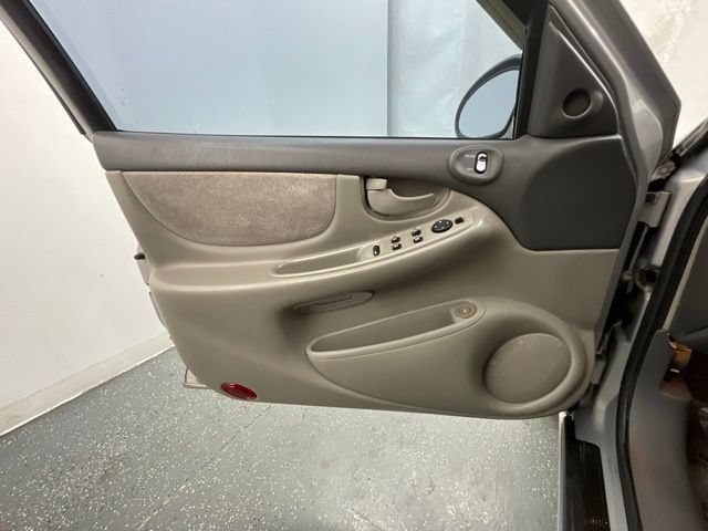 Used 1999 Oldsmobile Alero GL w/ Ashtray & Lighter Pkg FWD image 9