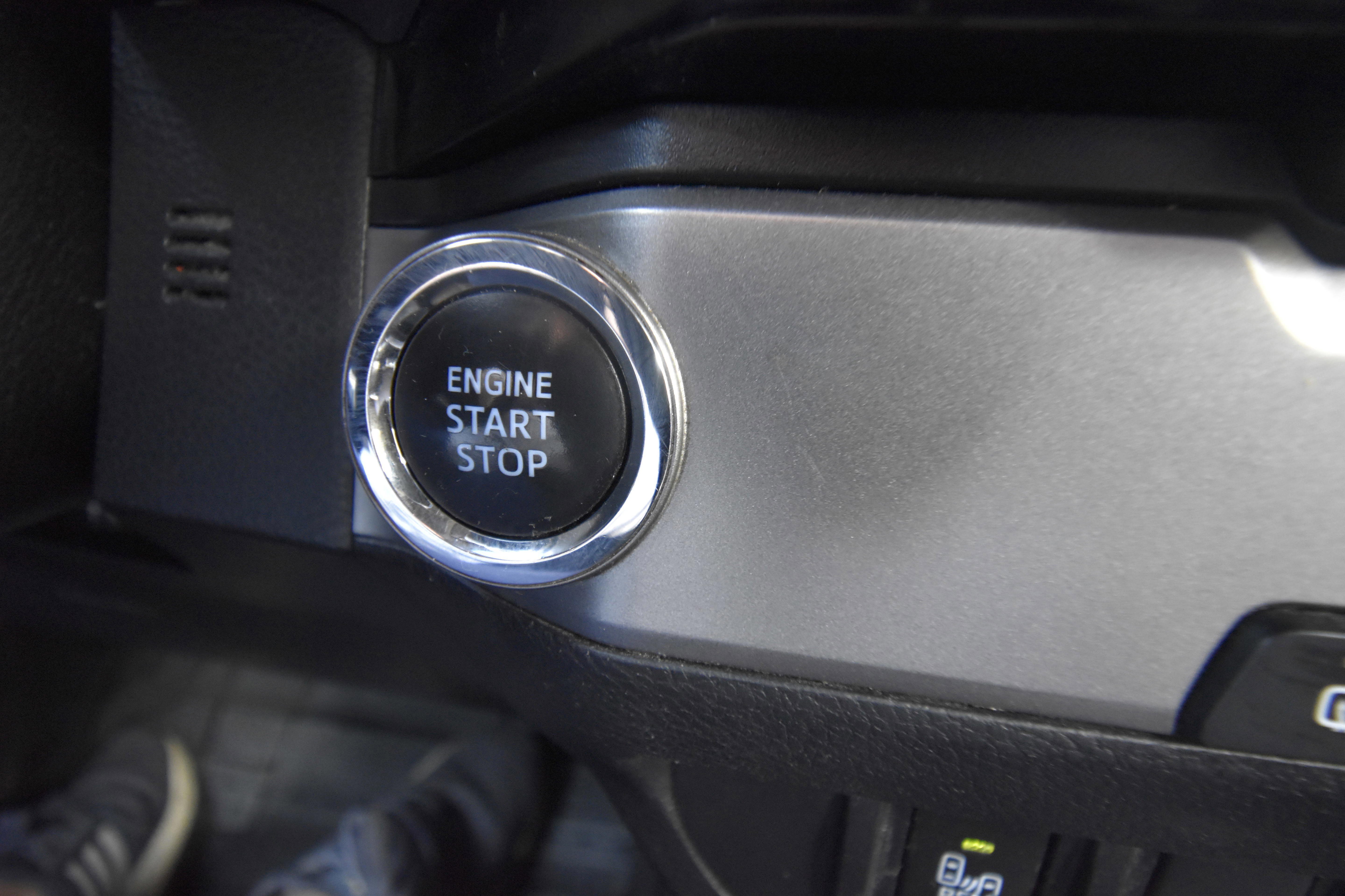 Used 2016 Toyota Tacoma Limited w/ Towing Package RWD image 14