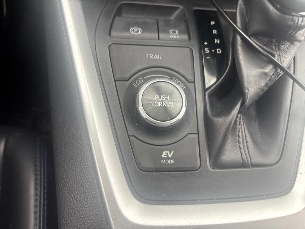 Used 2019 Toyota RAV4 XSE w/ XSE Weather Package AWD/4WD image 15
