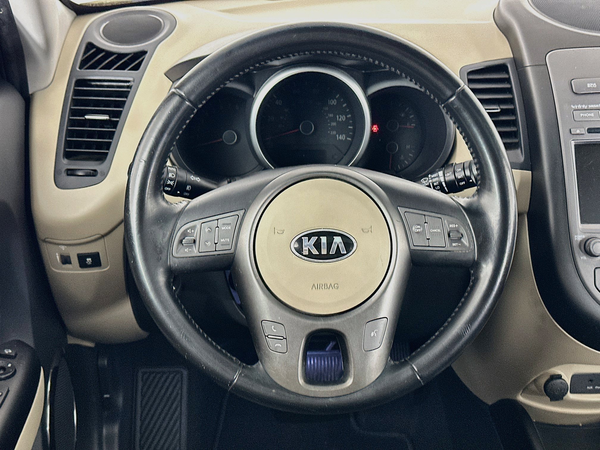 Used 2013 Kia Soul ! w/ Premium Pkg FWD image 18