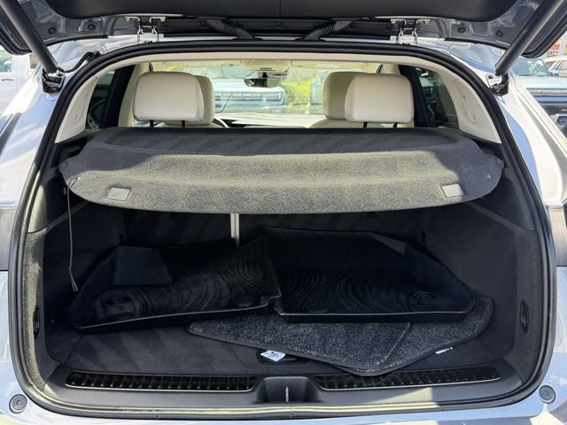 Used 2021 Buick Envision Avenir w/ Technology Package II AWD/4WD image 8