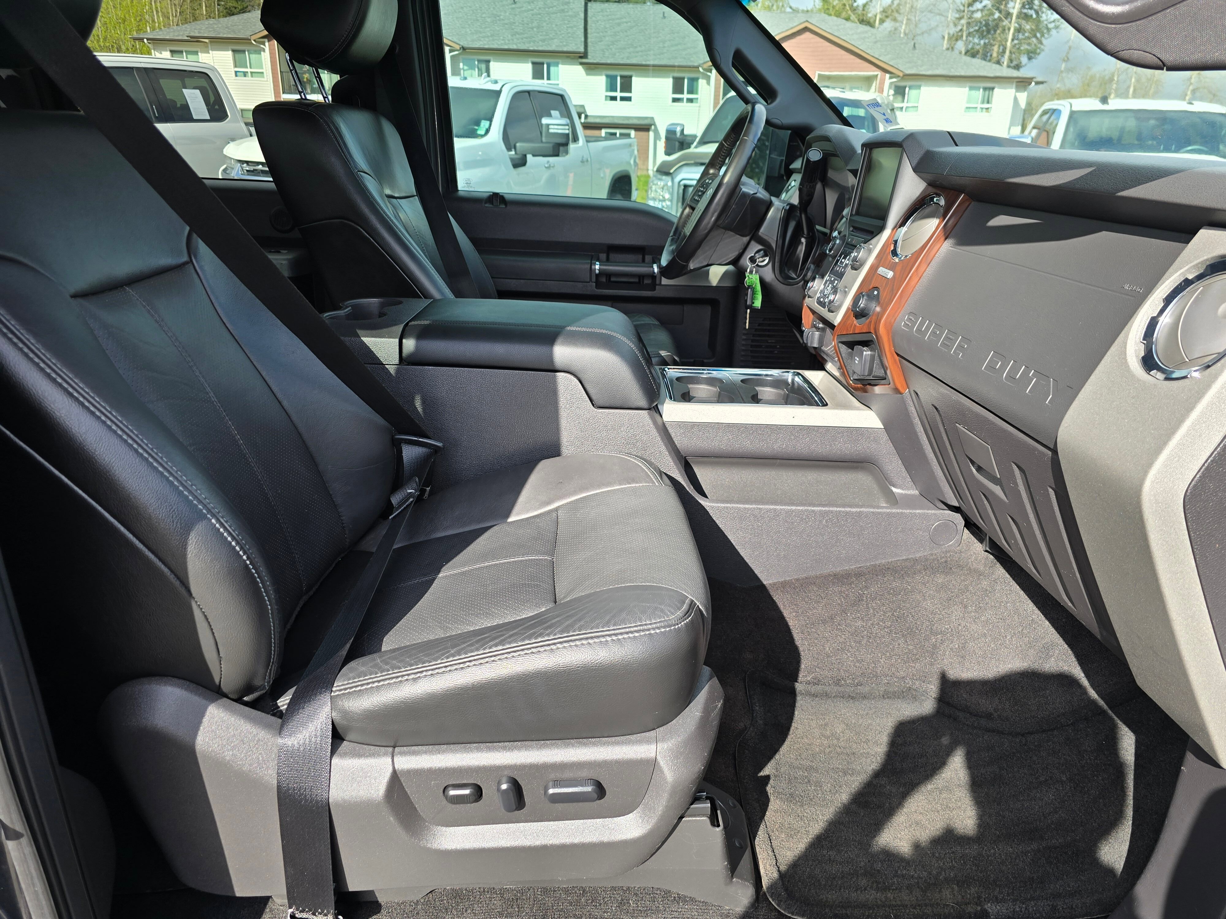 Used 2016 Ford F250 Lariat w/ Lariat Ultimate Package image 32