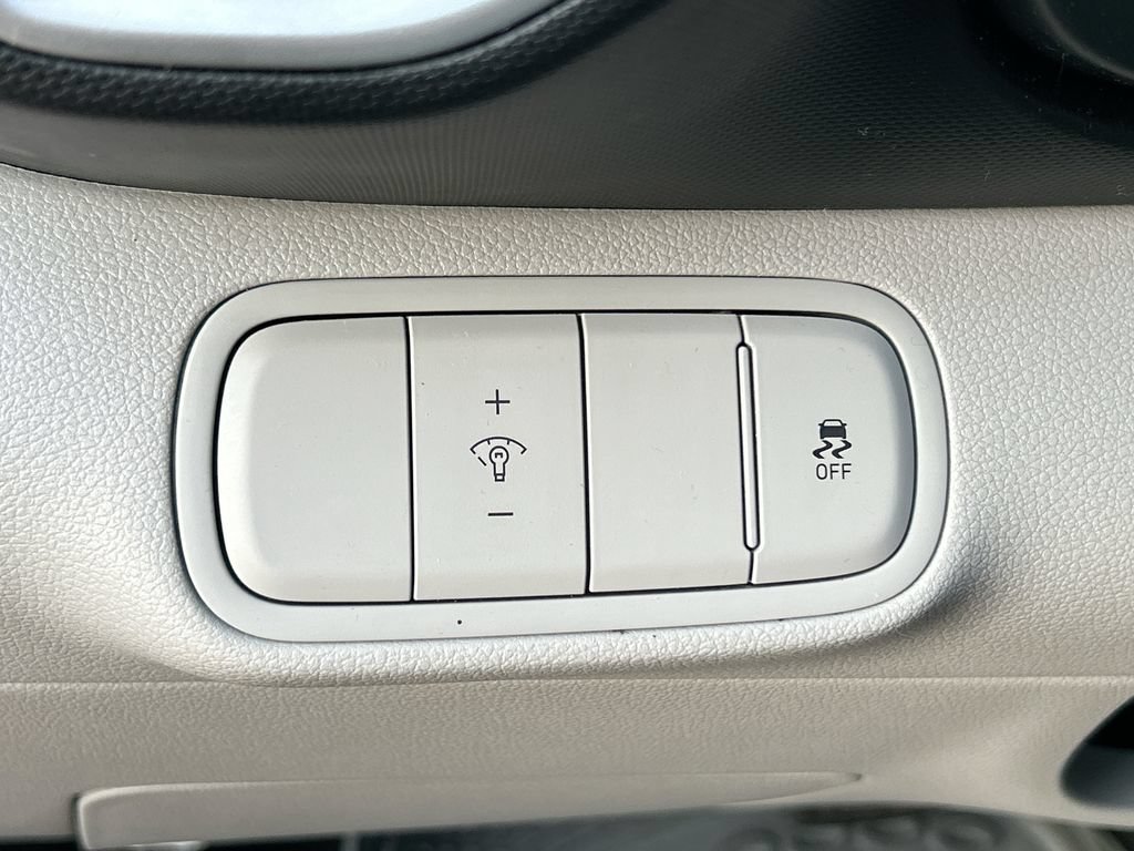 Used 2023 Hyundai Venue SEL FWD image 13