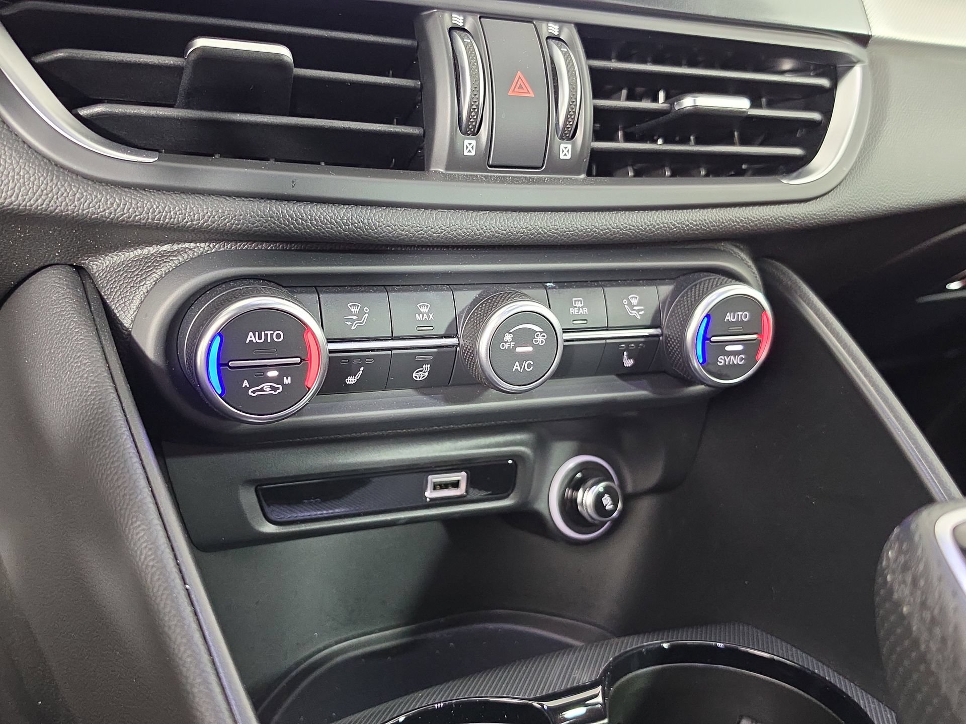 Used 2025 Alfa Romeo Giulia w/ Veloce Package Rwd image 29