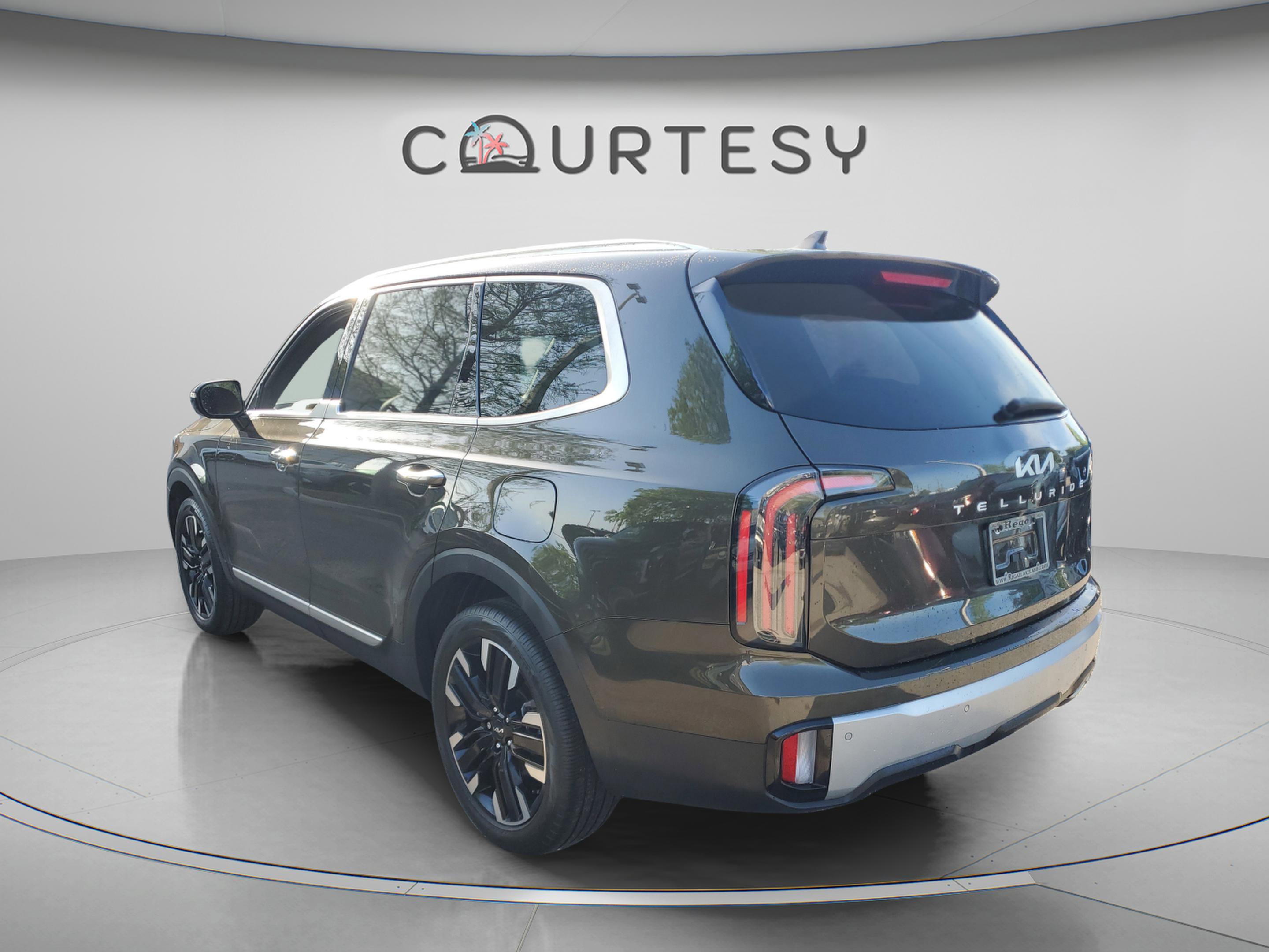 Certified 2024 Kia Telluride SX image 2
