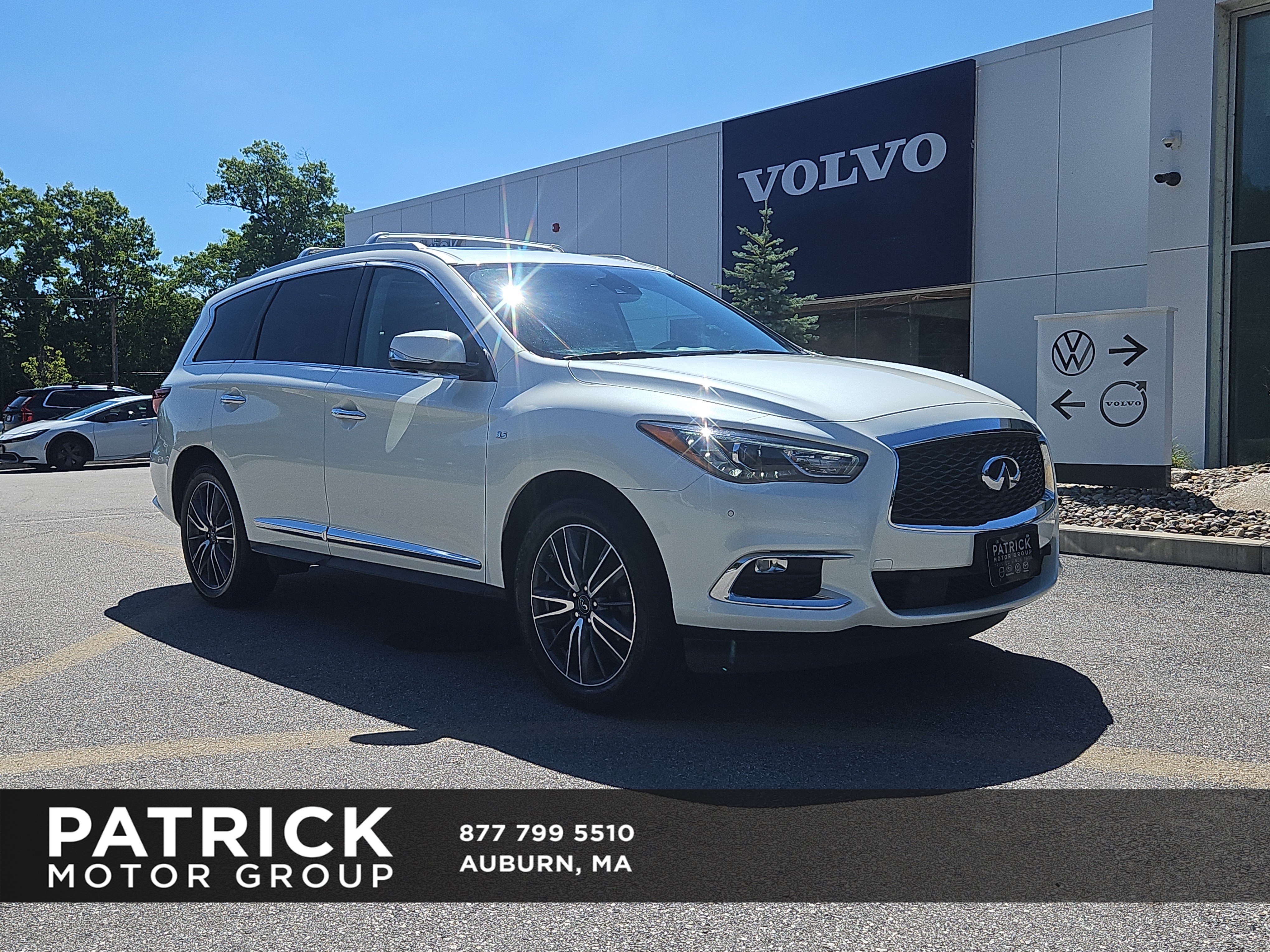 Used 2019 INFINITI QX60 Luxe w/ Sensory Package AWD/4WD image 1
