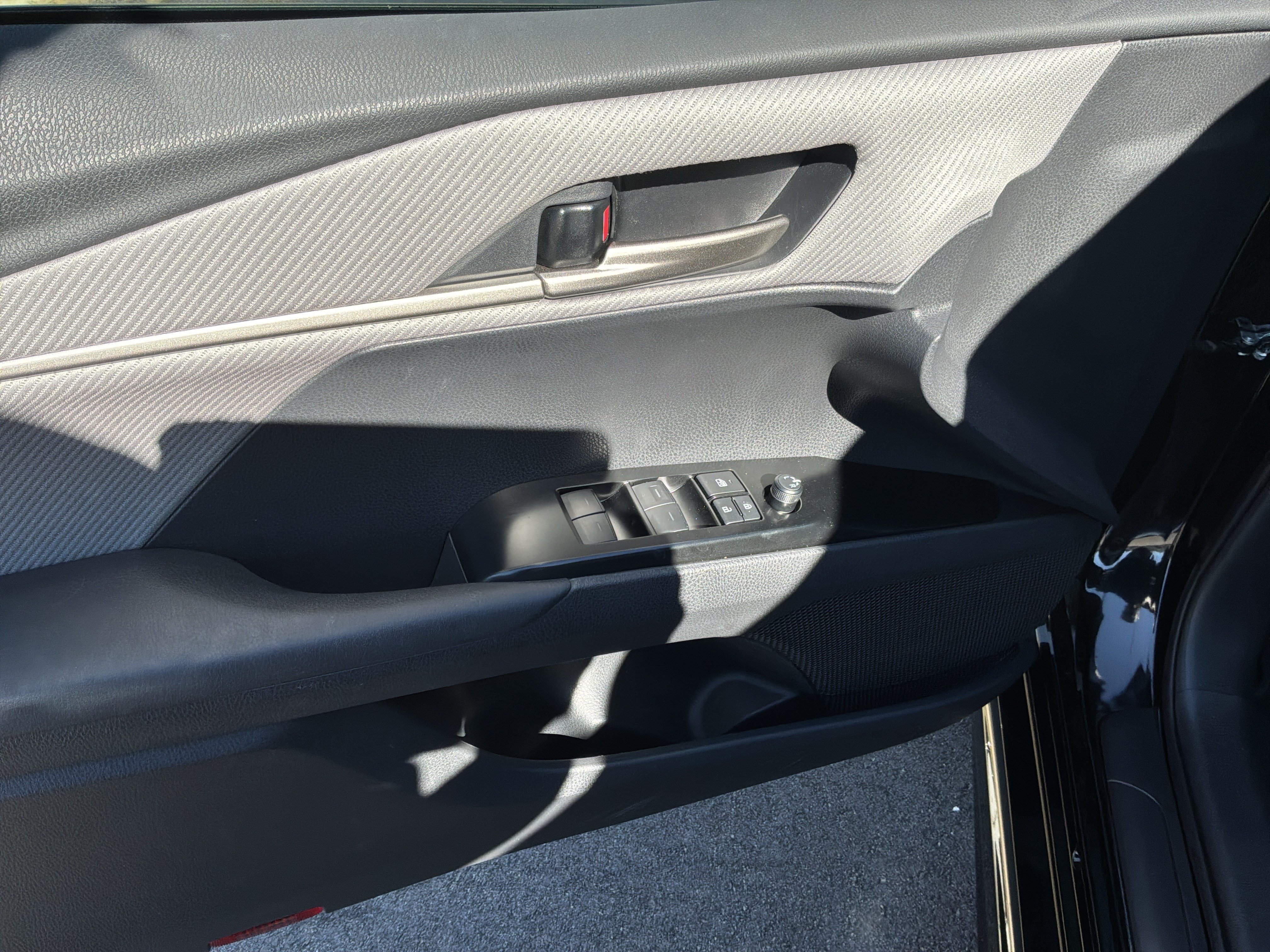 Used 2026 Toyota Camry SE FWD image 15