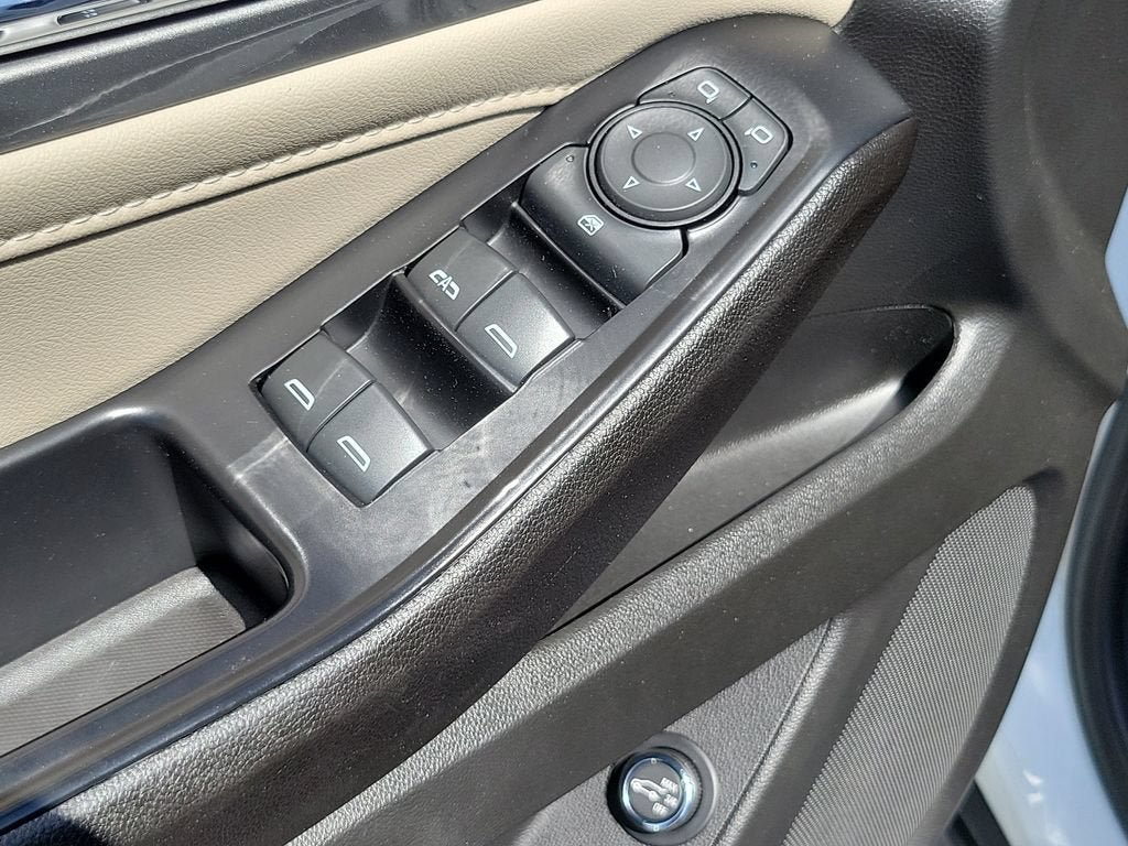 Used 2022 Chevrolet Traverse LT AWD/4WD image 23