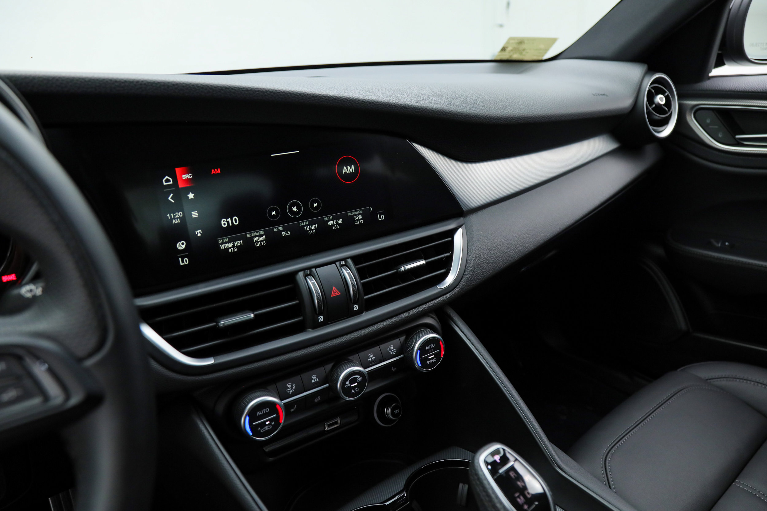Used 2025 Alfa Romeo Giulia w/ Driving Assist Package image 23