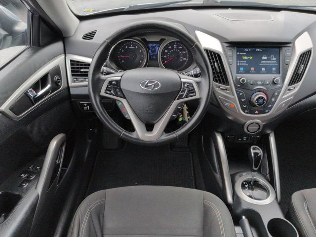Used 2017 Hyundai Veloster FWD image 16