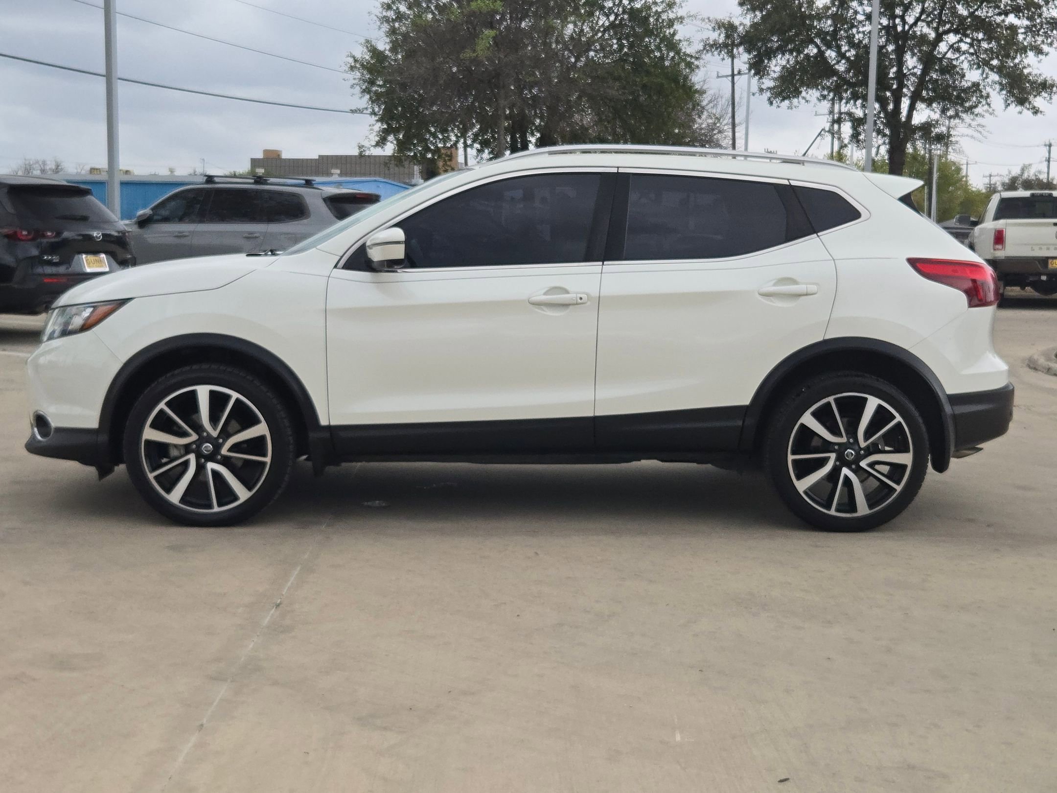 Used 2019 Nissan Rogue Sport SL image 4