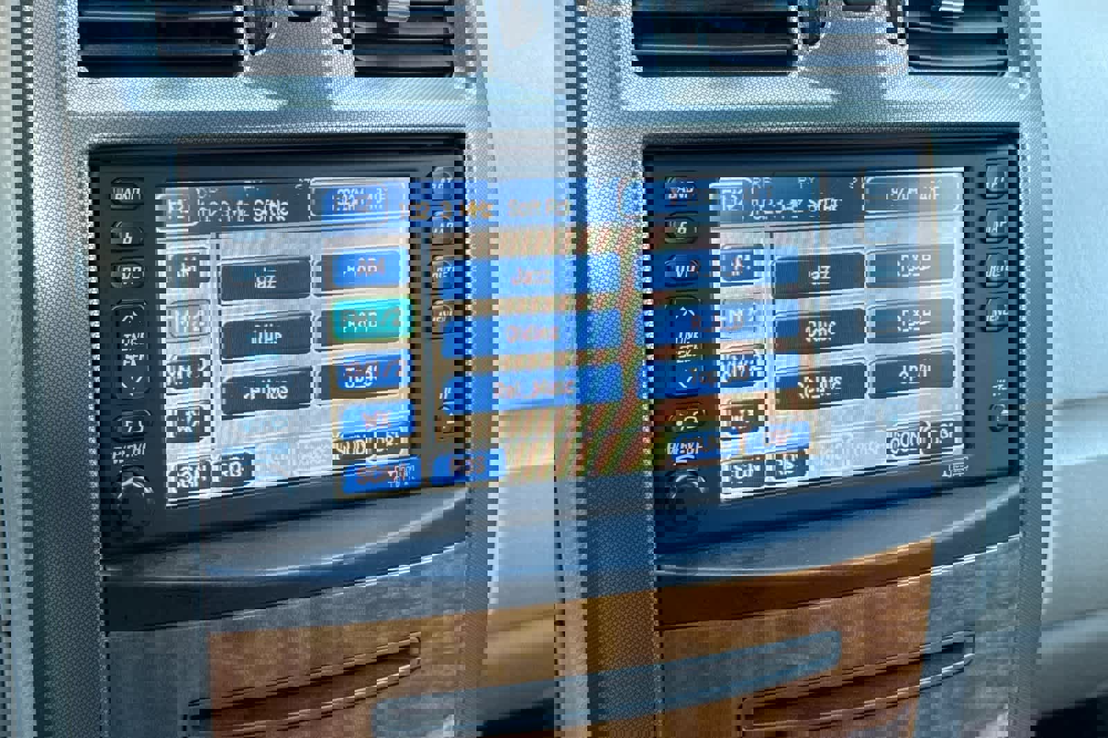 Used 2006 Cadillac XLR image 19