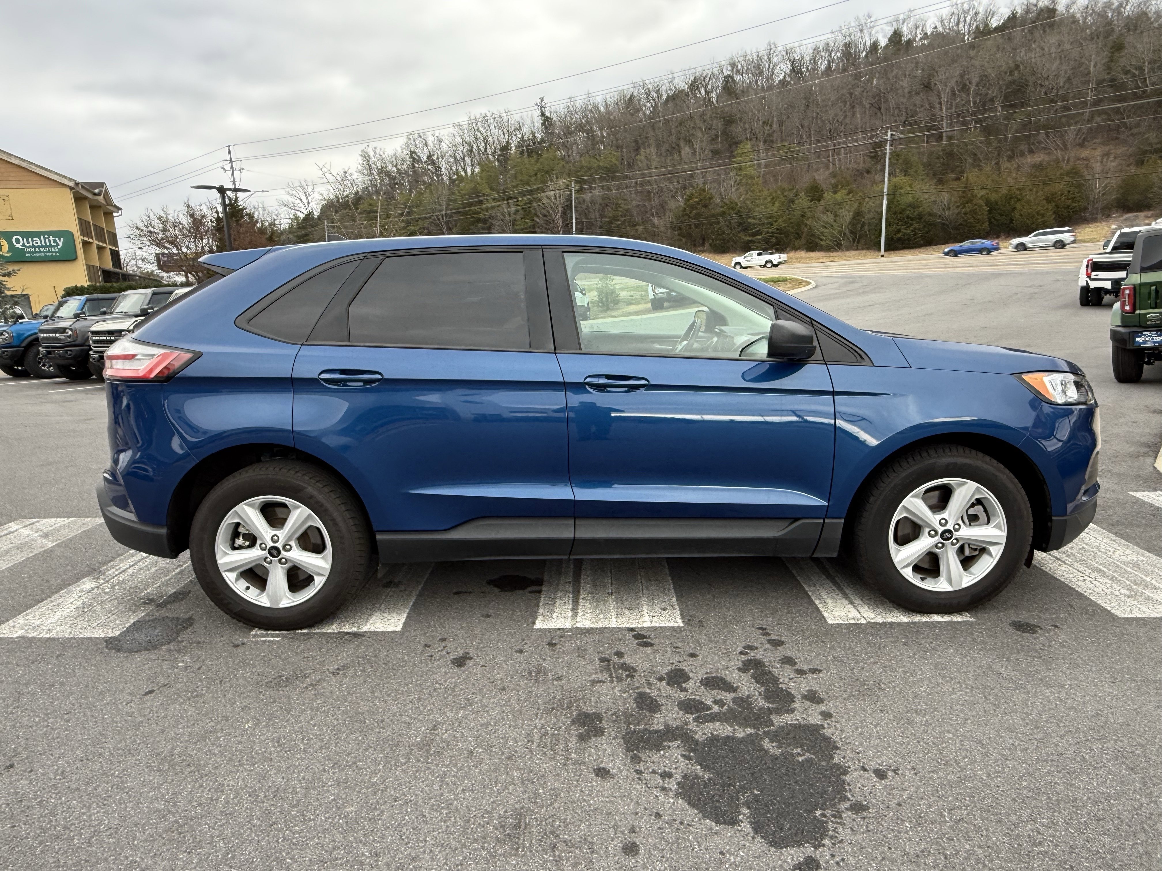 Used 2023 Ford Edge SE image 4