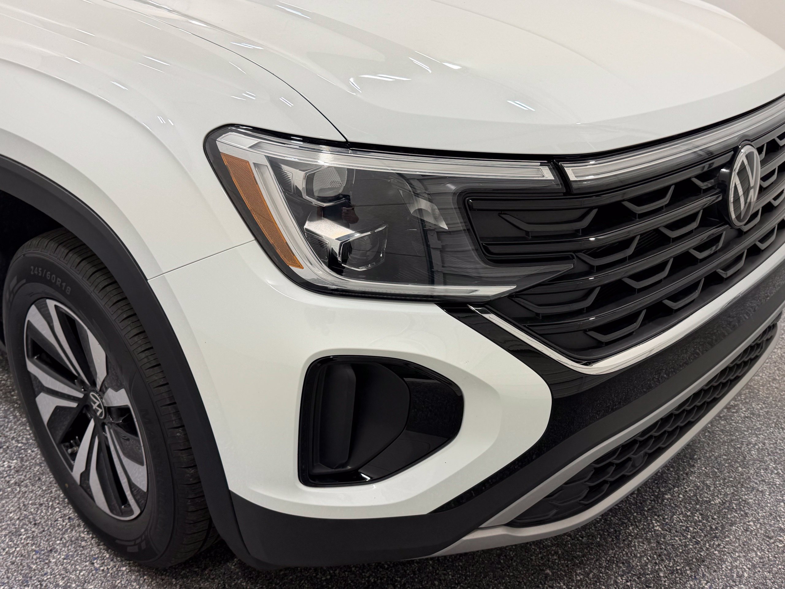 Certified 2024 Volkswagen Atlas Cross Sport SE FWD image 18