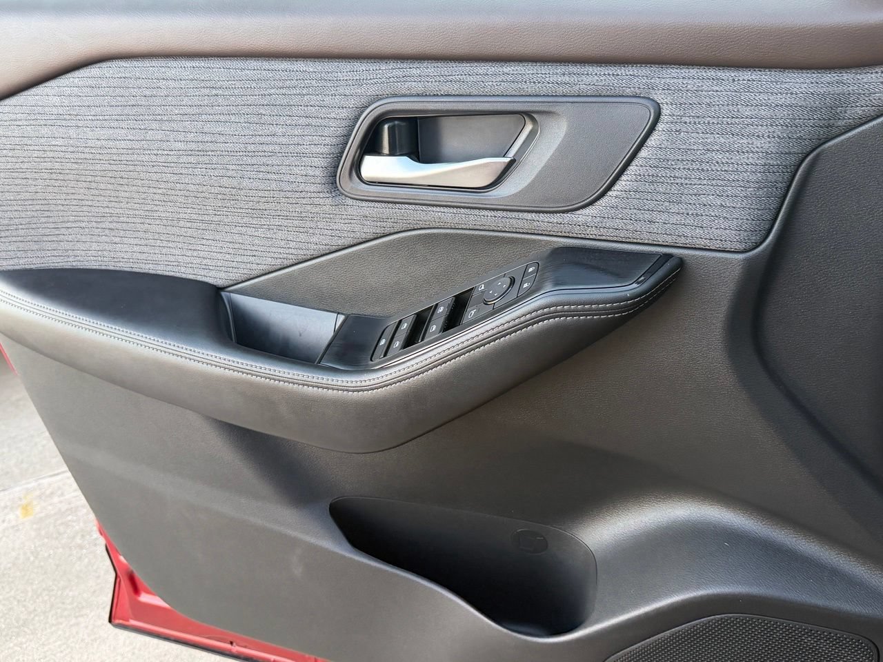 Certified 2023 Nissan Rogue SV FWD image 28