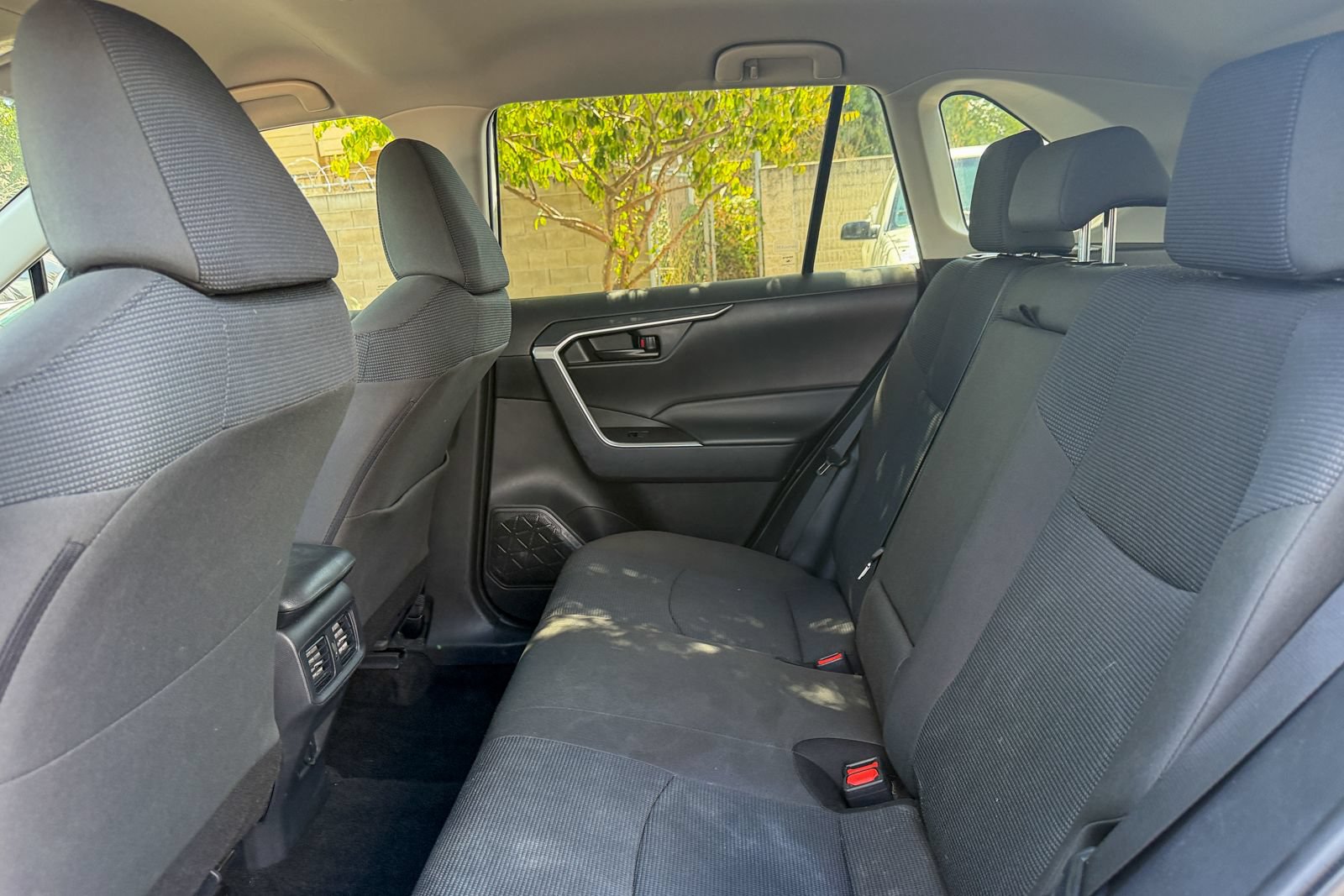 Used 2025 Toyota RAV4 LE AWD/4WD image 21