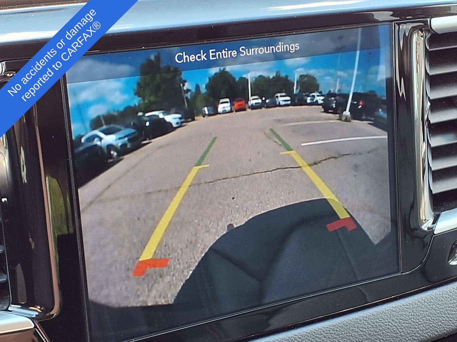 Used 2018 Chrysler Pacifica Touring-L FWD image 25