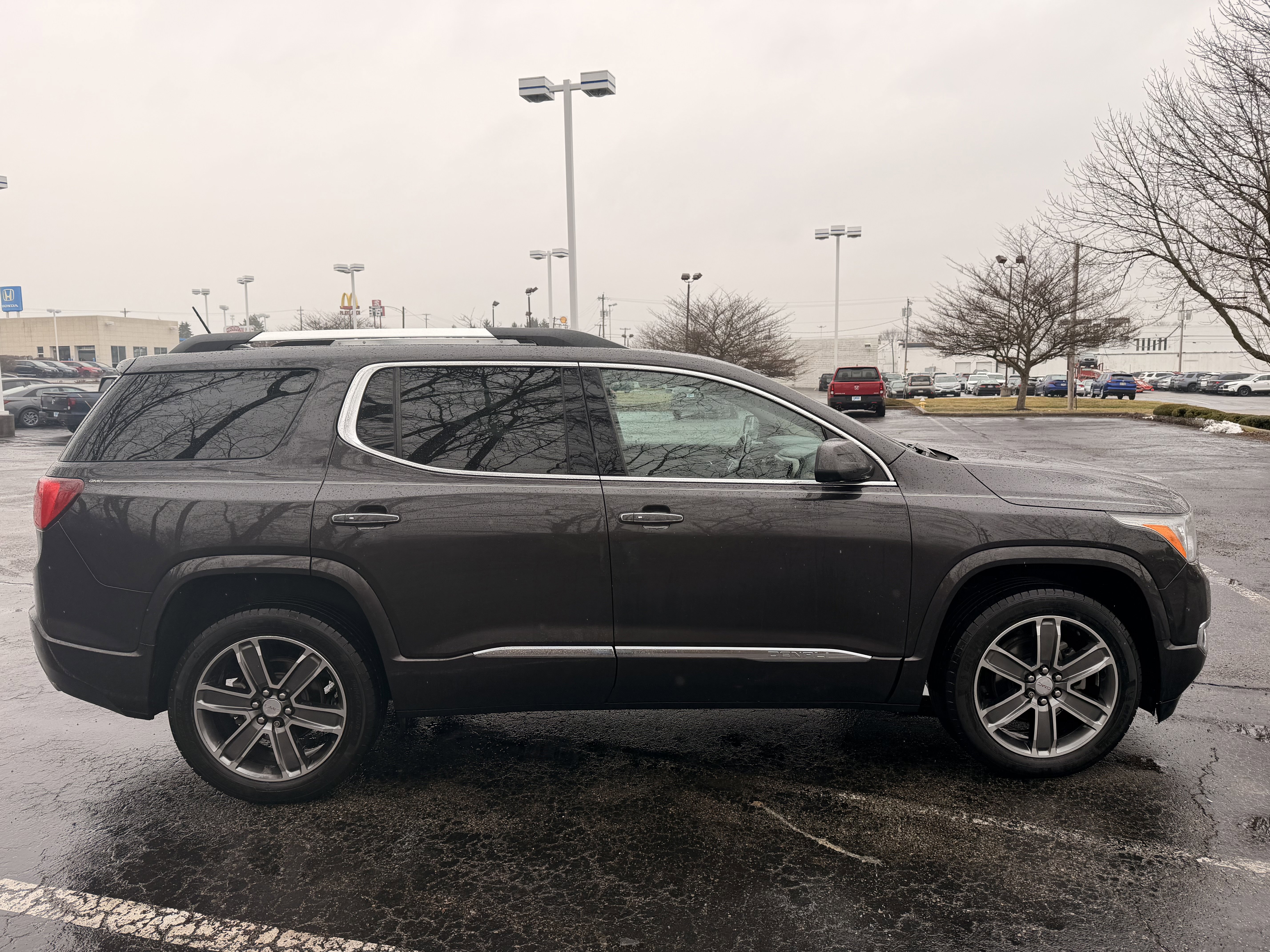 Used 2019 GMC Acadia Denali w/ Technology Package image 2