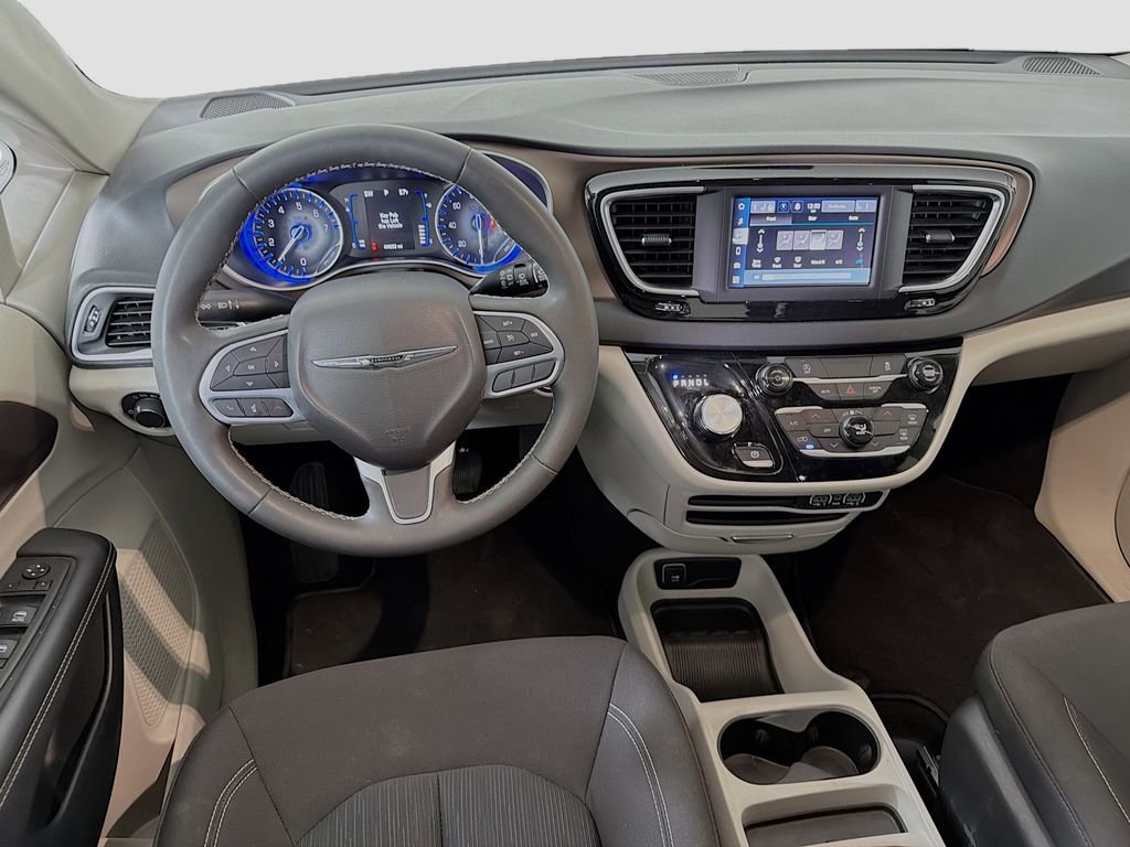 Used 2024 Chrysler Voyager LX image 24