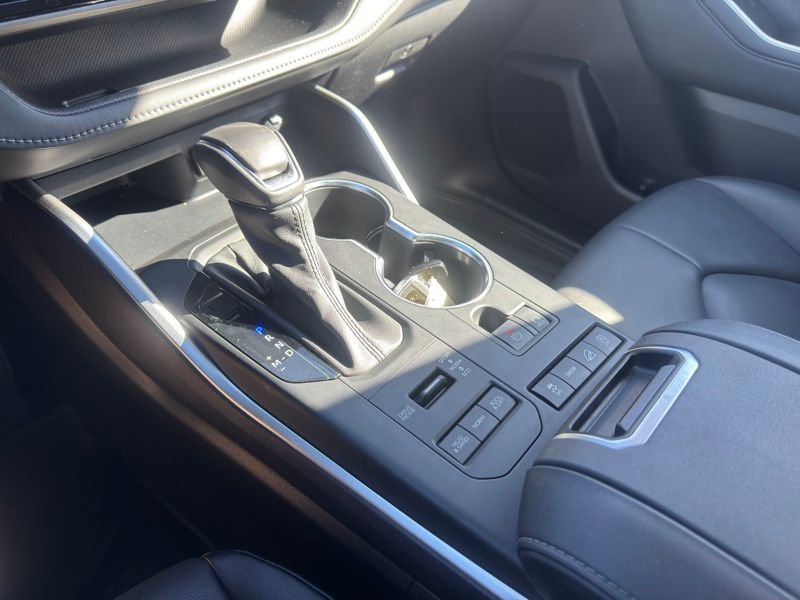 Used 2021 Toyota Highlander XLE image 21