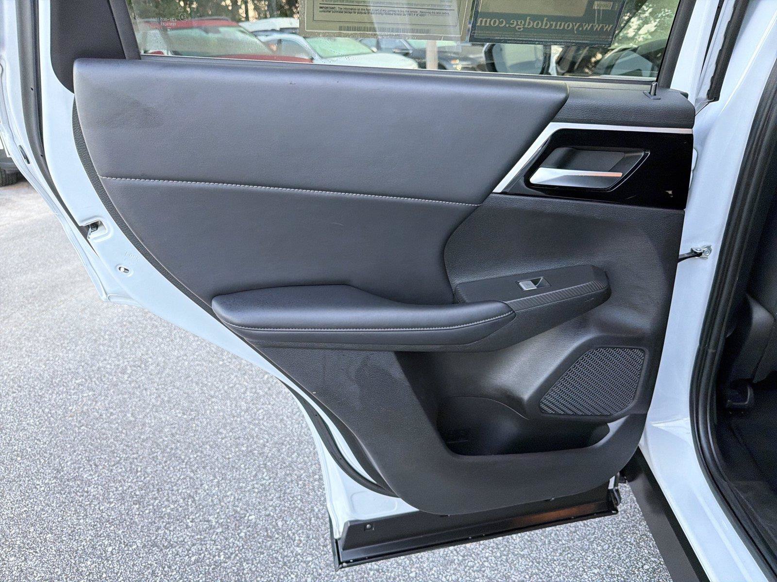 Used 2024 Mitsubishi Outlander SE AWD/4WD image 22