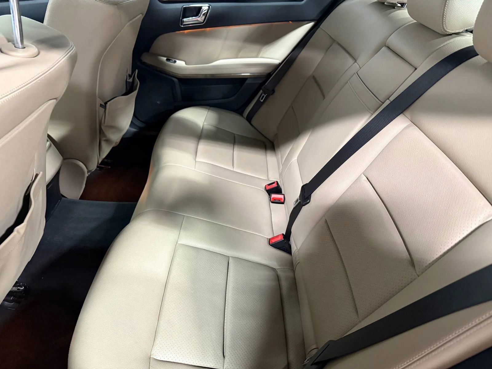 Used 2010 Mercedes-Benz E 350 E 350 4MATIC Sedan 4D image 39