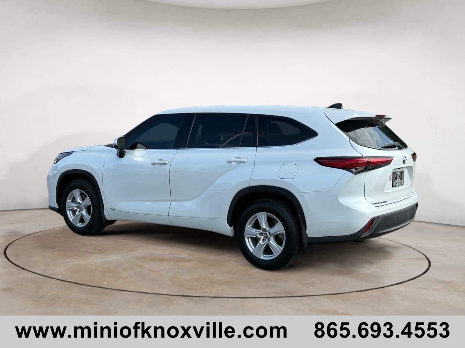 Used 2022 Toyota Highlander LE AWD/4WD image 5