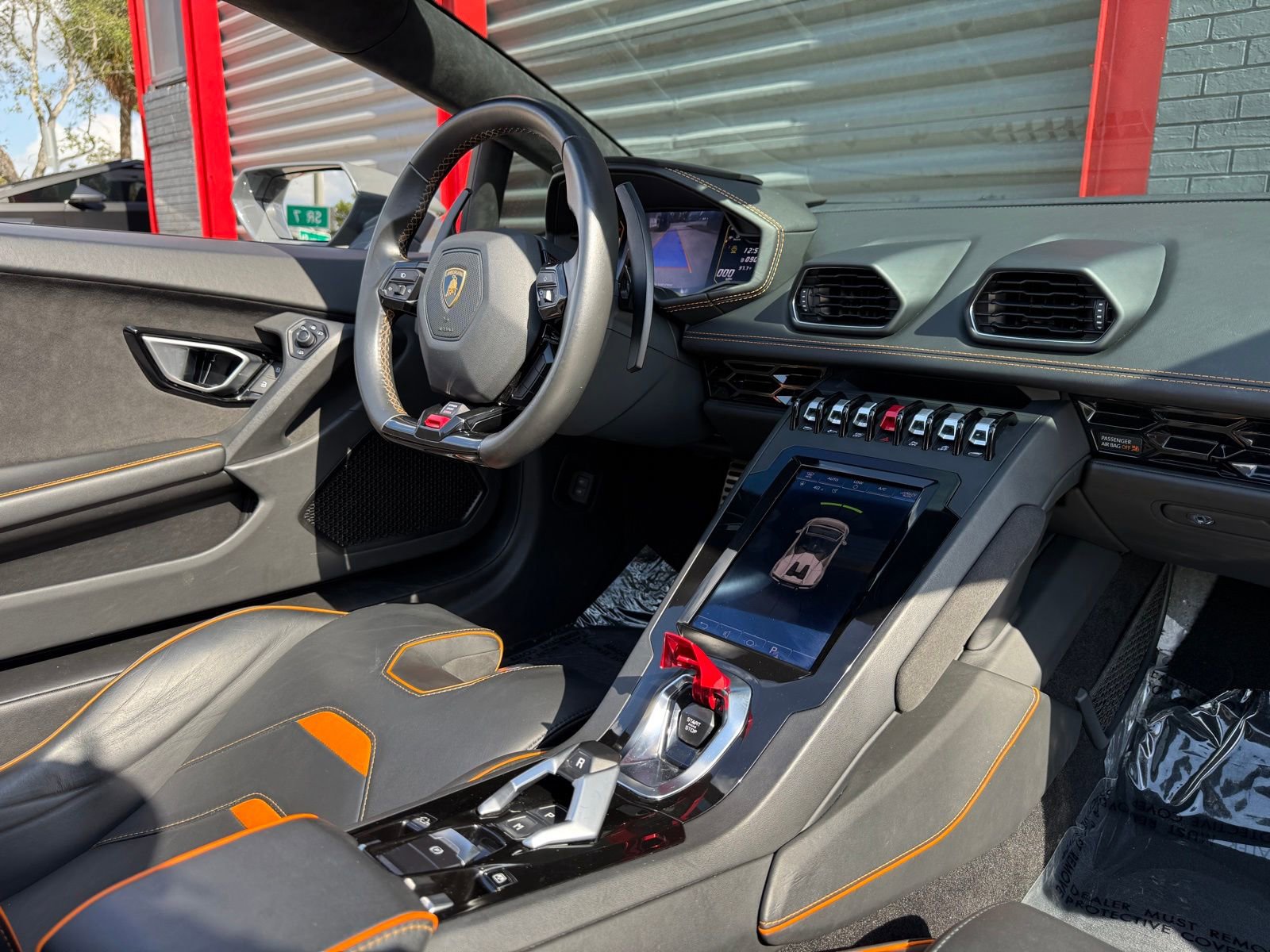 Used 2021 Lamborghini Huracan EVO image 17