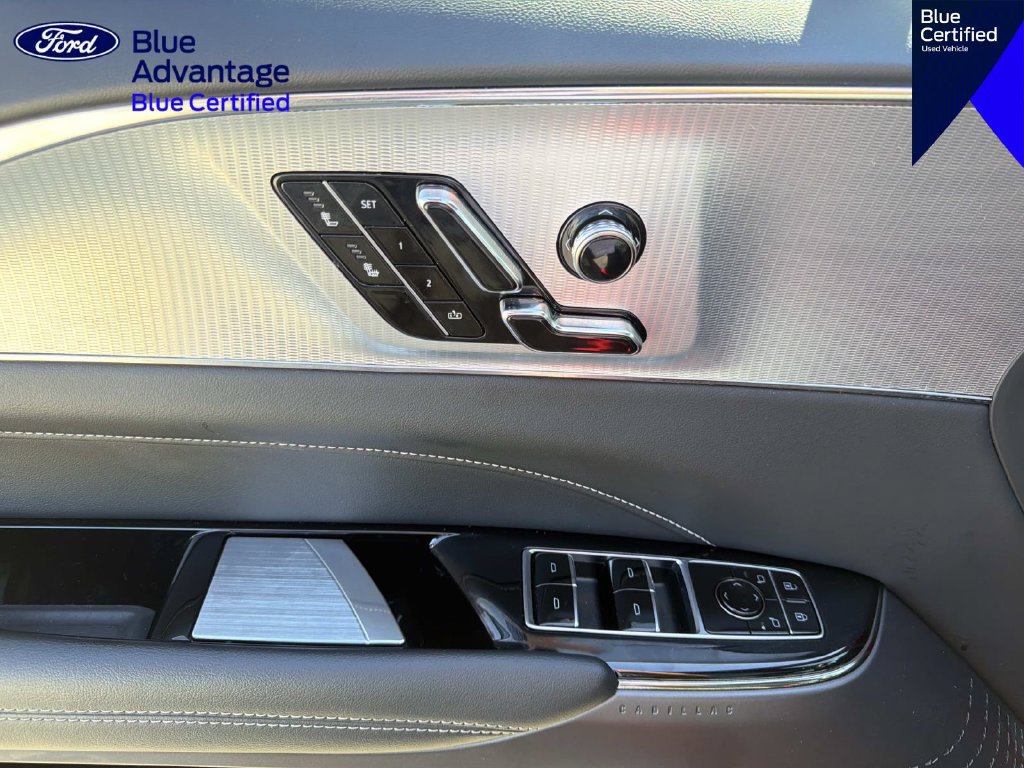 Used 2024 Cadillac Lyriq Tech RWD image 14