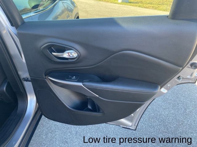 Used 2019 Jeep Cherokee Latitude w/ Popular Appearance Group image 27