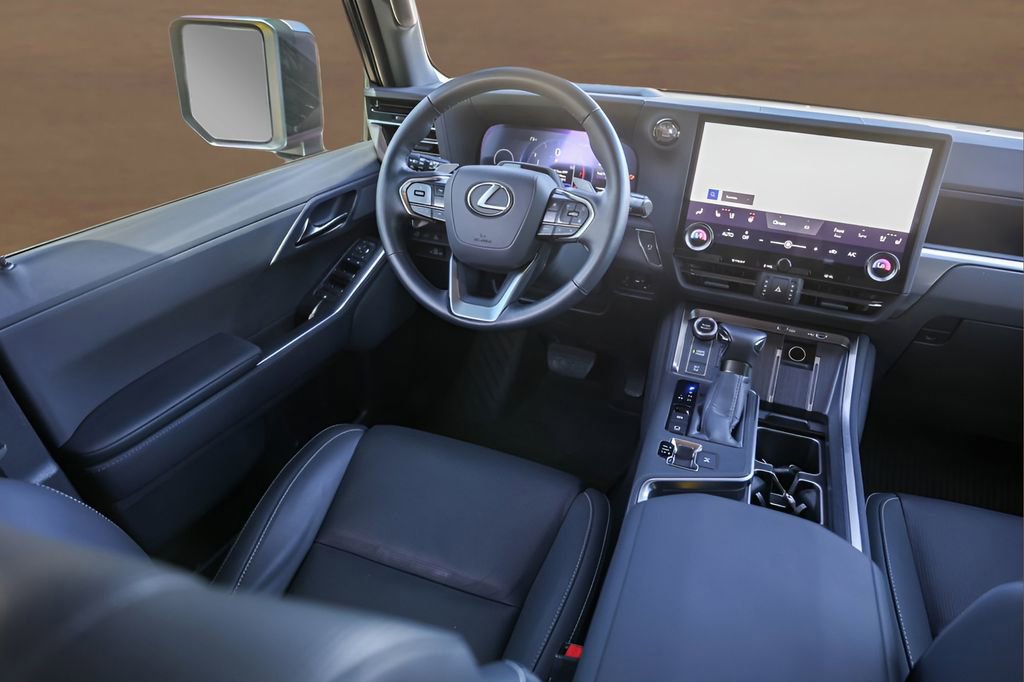 Used 2025 Lexus GX 550 w/ Accessory Package (2T) image 28