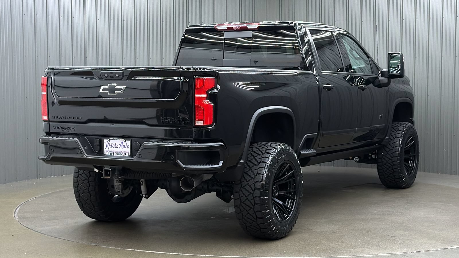 Used 2025 Chevrolet Silverado 2500 High Country w/ Midnight Edition AWD/4WD image 5