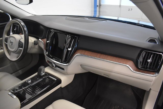 Used 2022 Volvo S60 T8 R-Design Expression w/ Premium Package AWD/4WD image 18