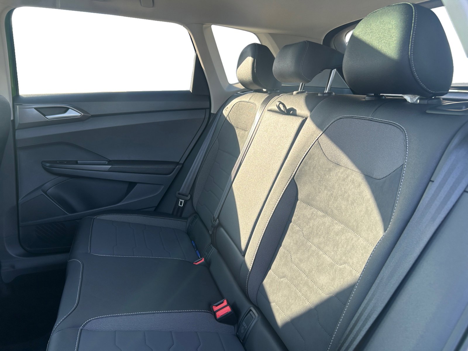 New 2025 Volkswagen Taos SE image 4