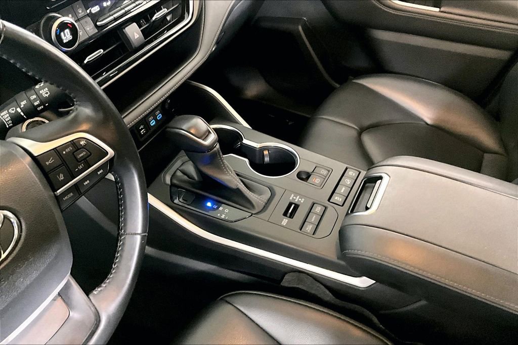 Used 2022 Toyota Highlander XLE image 17